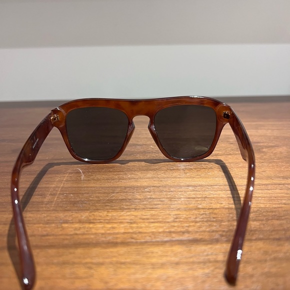 Zara sunglasses, comes with case. - Picture 4 of 5